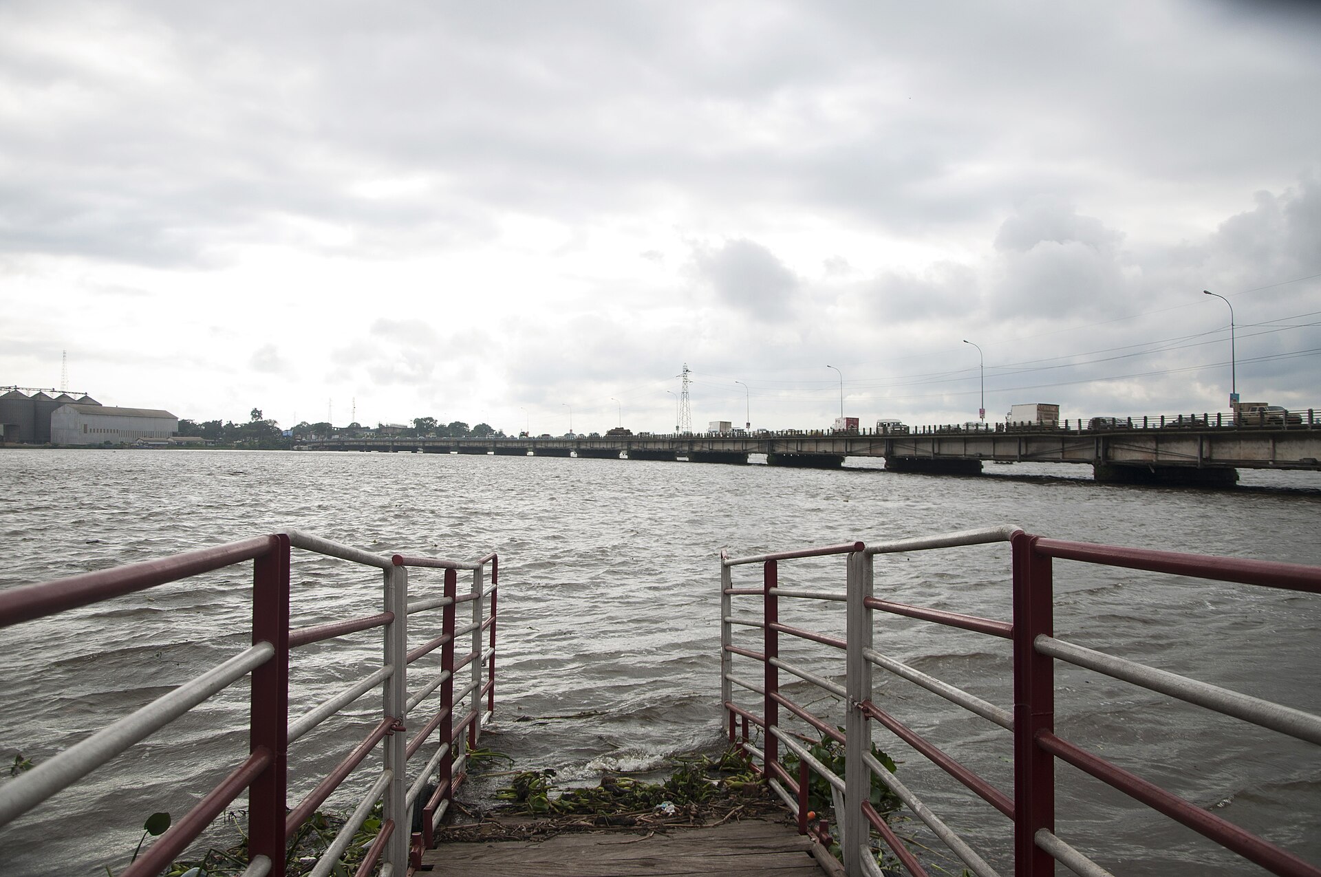 Pont sur le Wouri